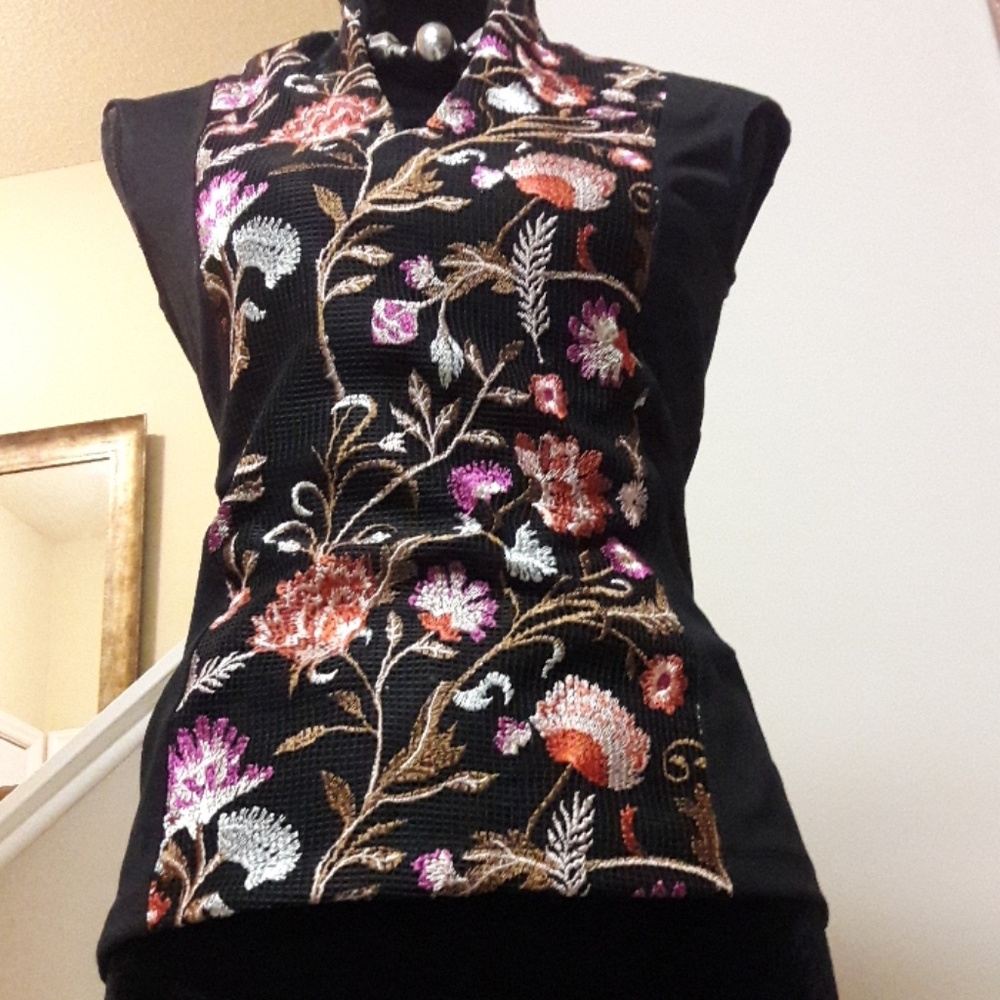 New York & Company/ Sleeveless/ Floral/Knit Top - Picture 3 of 8